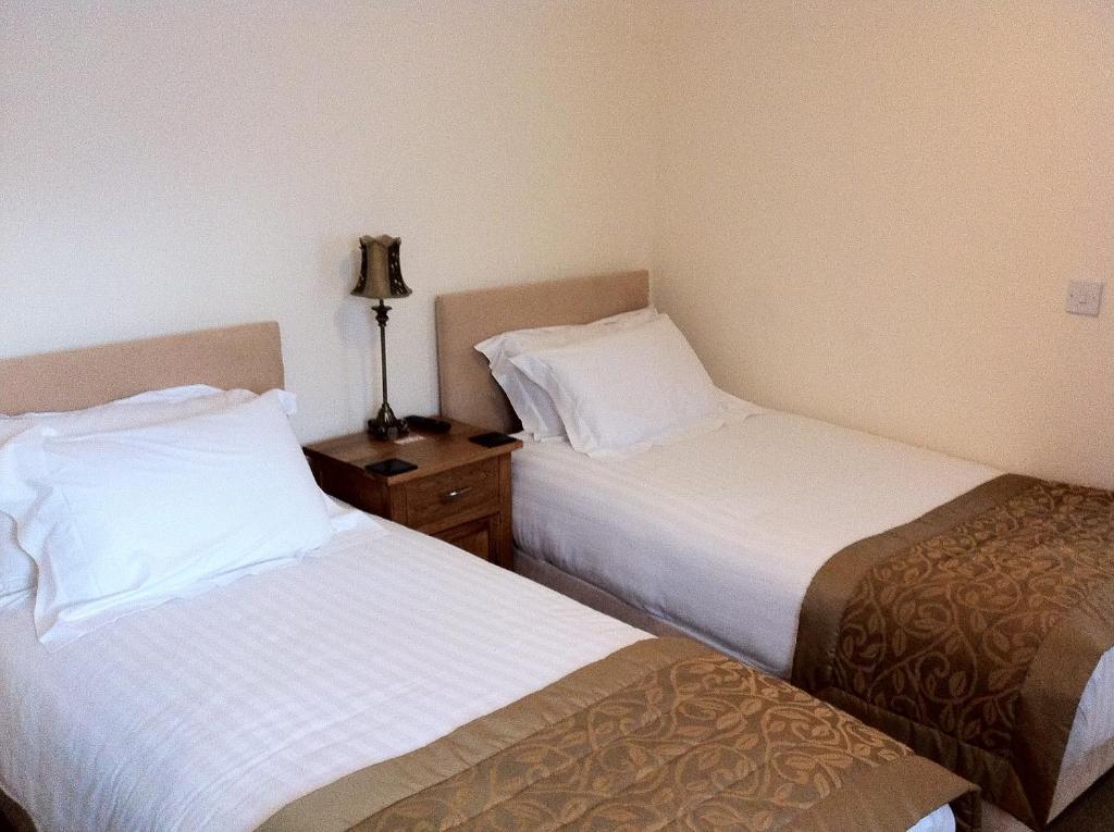 Churchills Inn & Rooms باونيس أون وينديرمير الغرفة الصورة