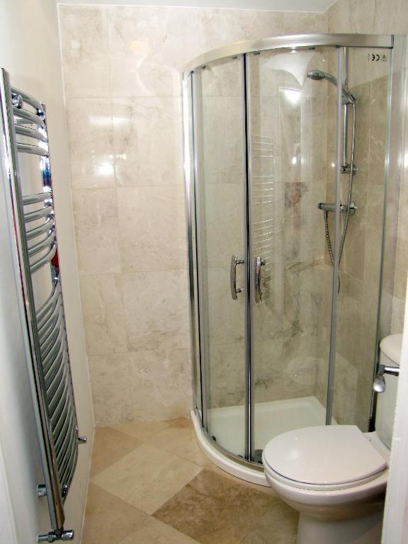Churchills Inn & Rooms باونيس أون وينديرمير الغرفة الصورة