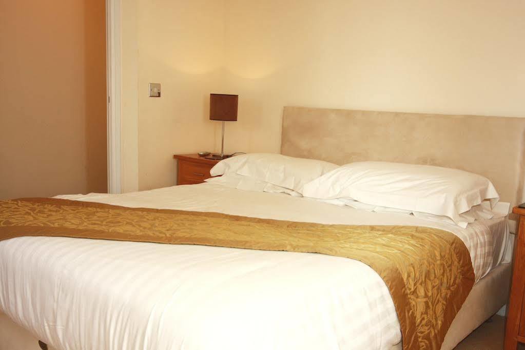 Churchills Inn & Rooms باونيس أون وينديرمير المظهر الخارجي الصورة