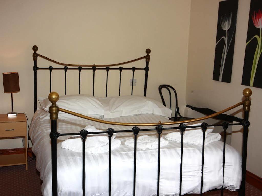 Churchills Inn & Rooms باونيس أون وينديرمير المظهر الخارجي الصورة