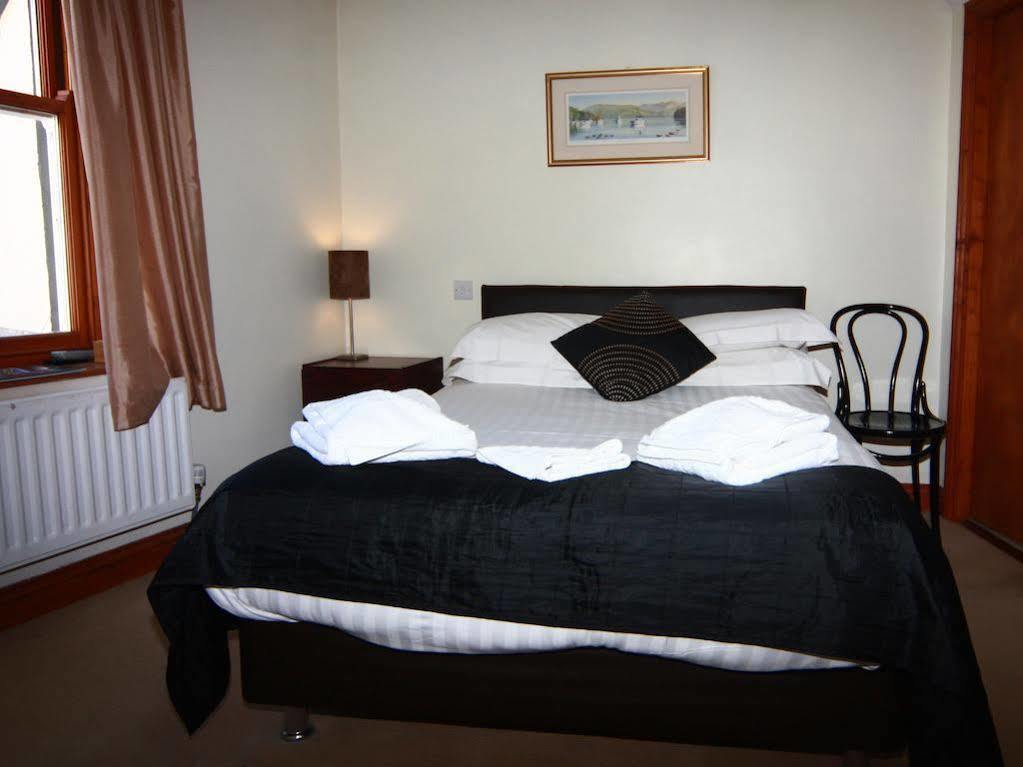 Churchills Inn & Rooms باونيس أون وينديرمير المظهر الخارجي الصورة