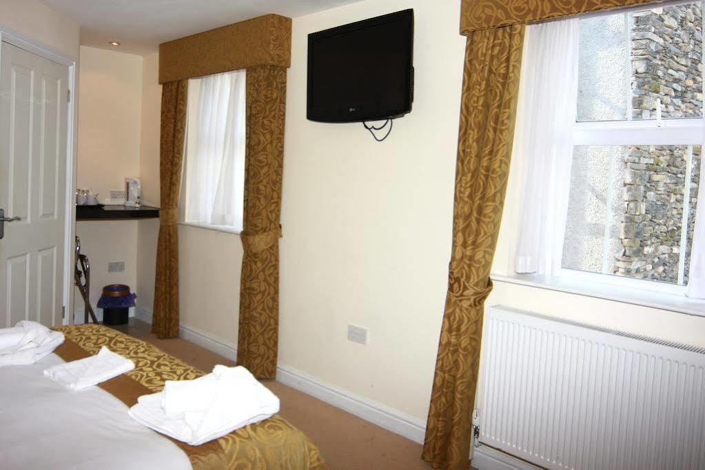 Churchills Inn & Rooms باونيس أون وينديرمير المظهر الخارجي الصورة