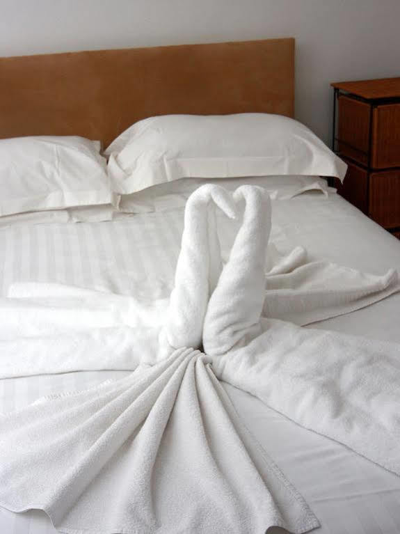 Churchills Inn & Rooms باونيس أون وينديرمير المظهر الخارجي الصورة